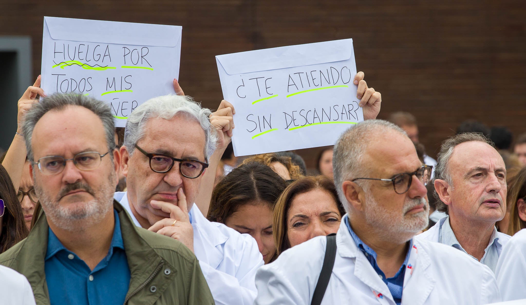 Uno de los puntos de fricción son las largas jornadas a las que se enfrentan los facultativos. En la imagen el presidente del Colegio de Médicos de Cantabria, Javier Hernández de Sande.