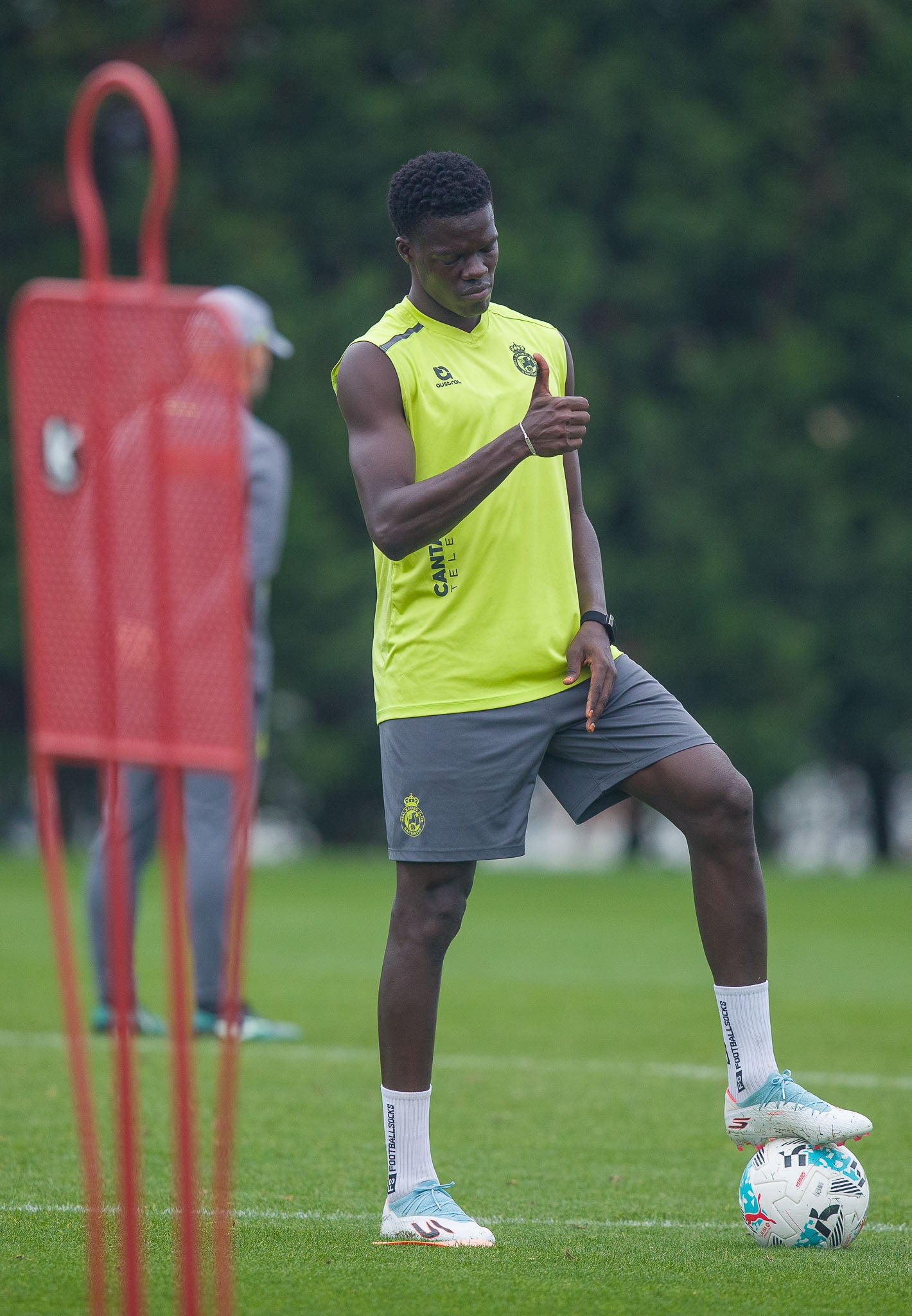 Maguette levanta el pulgar para indicar que todo está bien