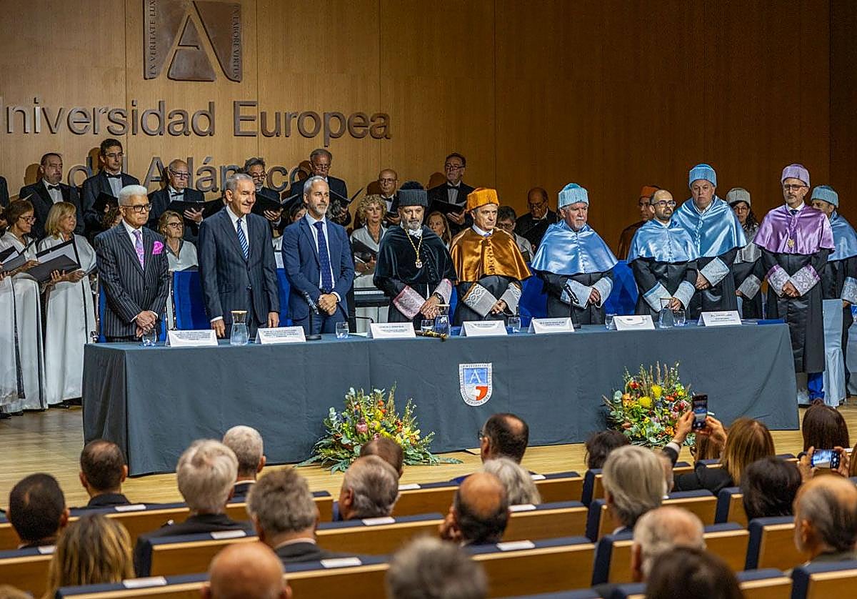 Un momento de la ceremonia de apertura del curso 2025/2026 en la Universidad Europea del Atlántico.