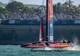 El barco de Los Gallos, ayer en plena competición.