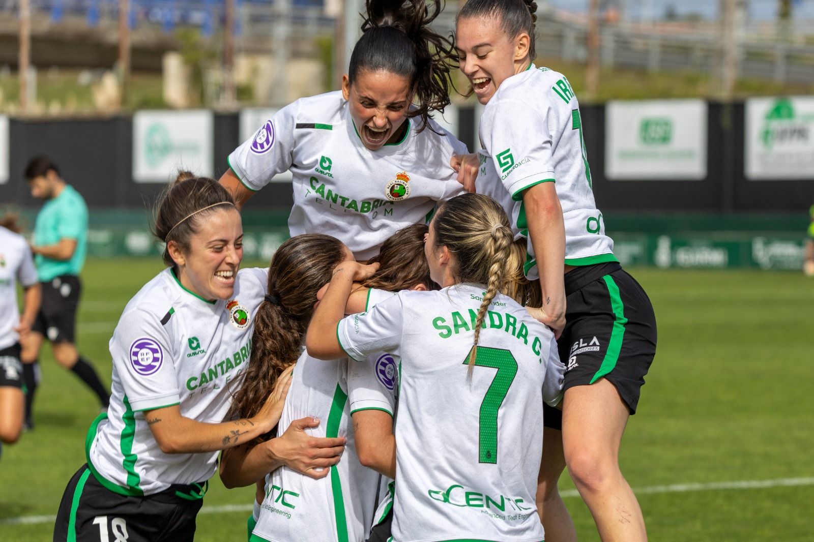 Las verdiblancas celebran uno de sus tantos.