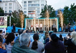 El Mago Xuso y Asier Moon, antes de abrir el cofre en el que guardaron su predicción sobre el dinero recaudado en 'La Caja'.