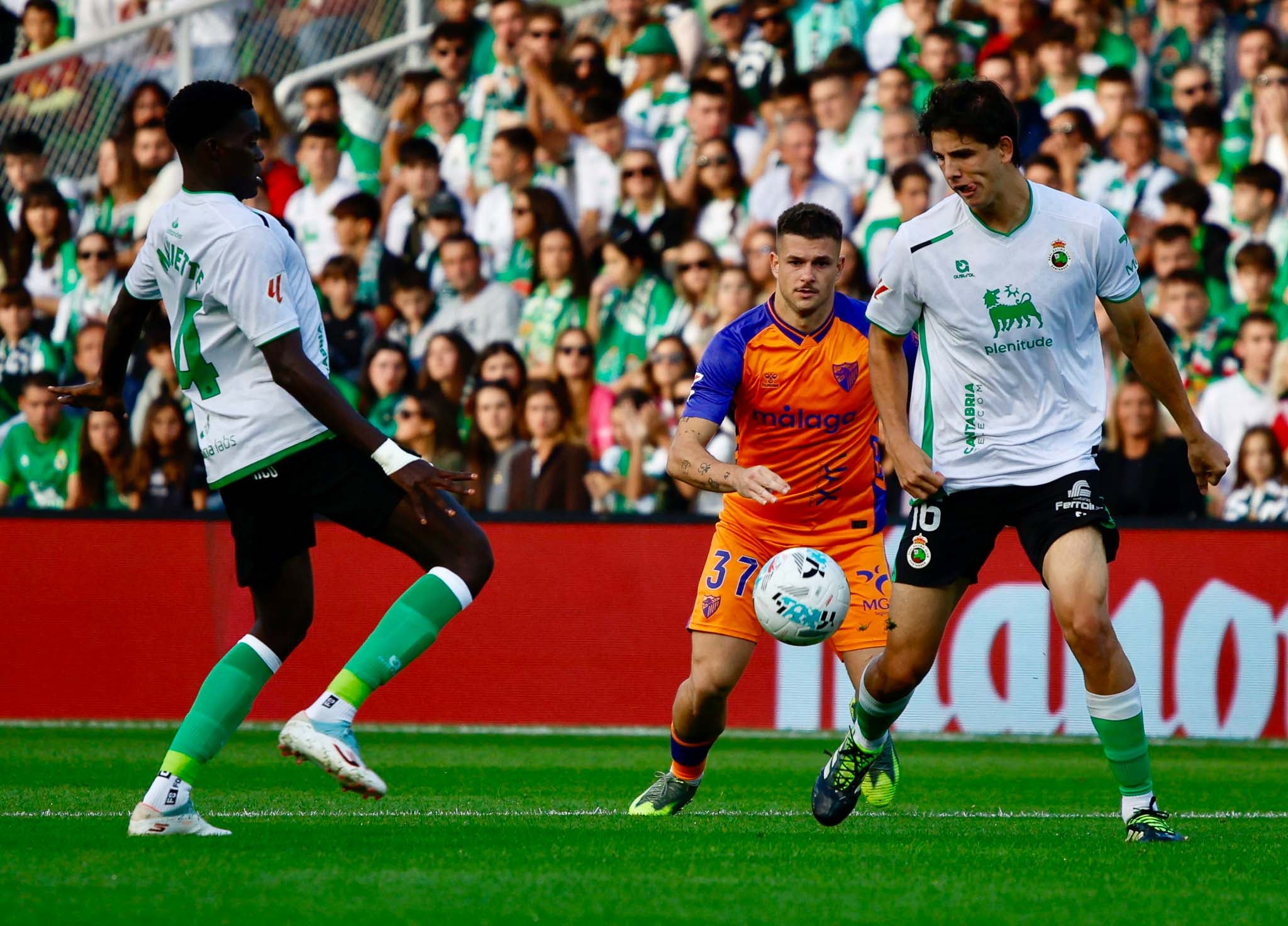Facu González fue ayer titular con el Racing en detrimento de Javi Castro