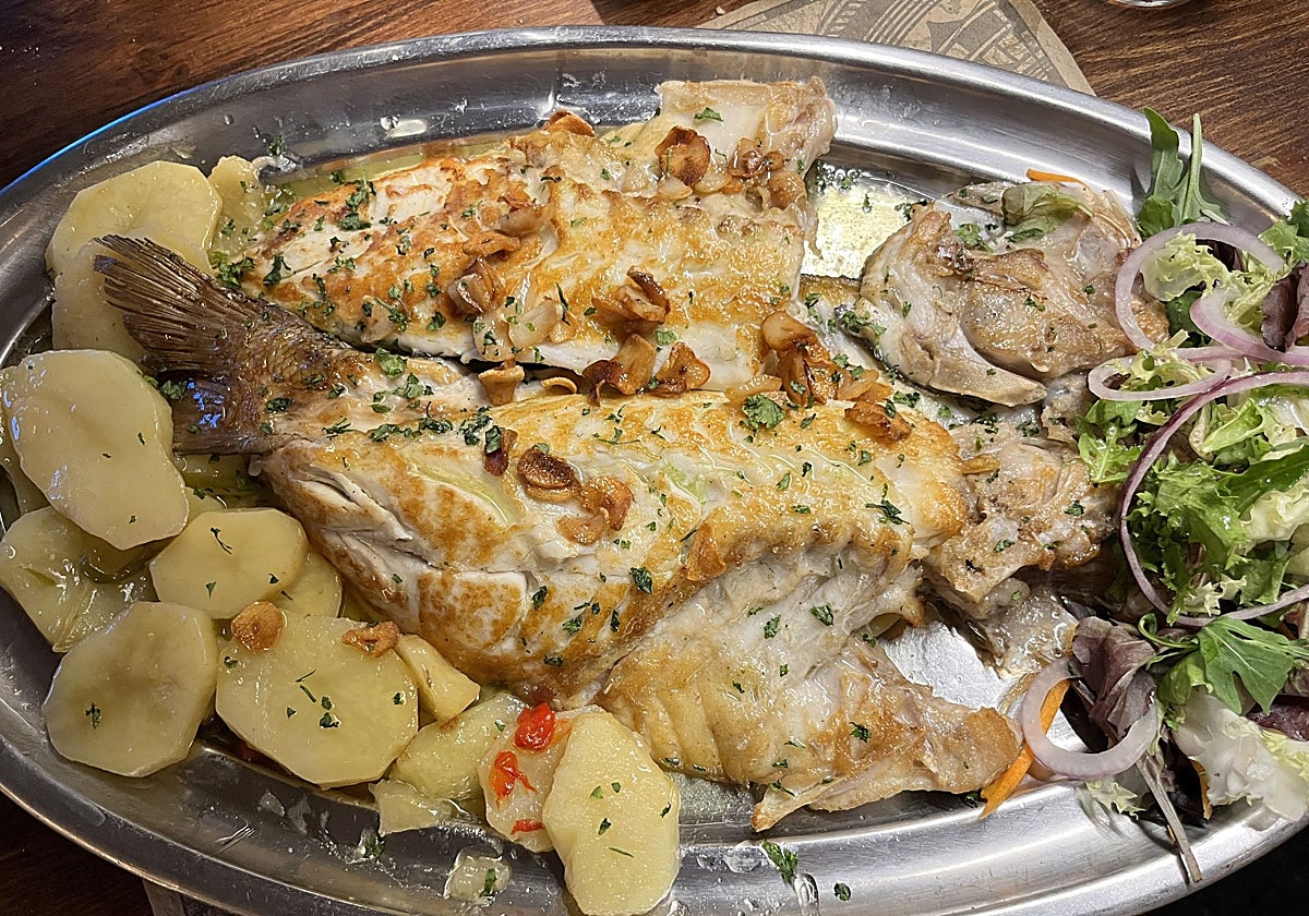 Machote  para dos (1,200 gramos) a la plancha, con refrito, patata panadera y ensalada.