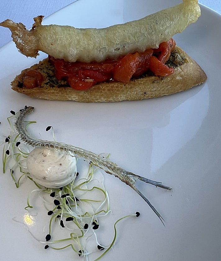Imagen secundaria 2 - Brioche relleno de bogavante; bogavante a la plancha y tosta de boquerón en tempura.