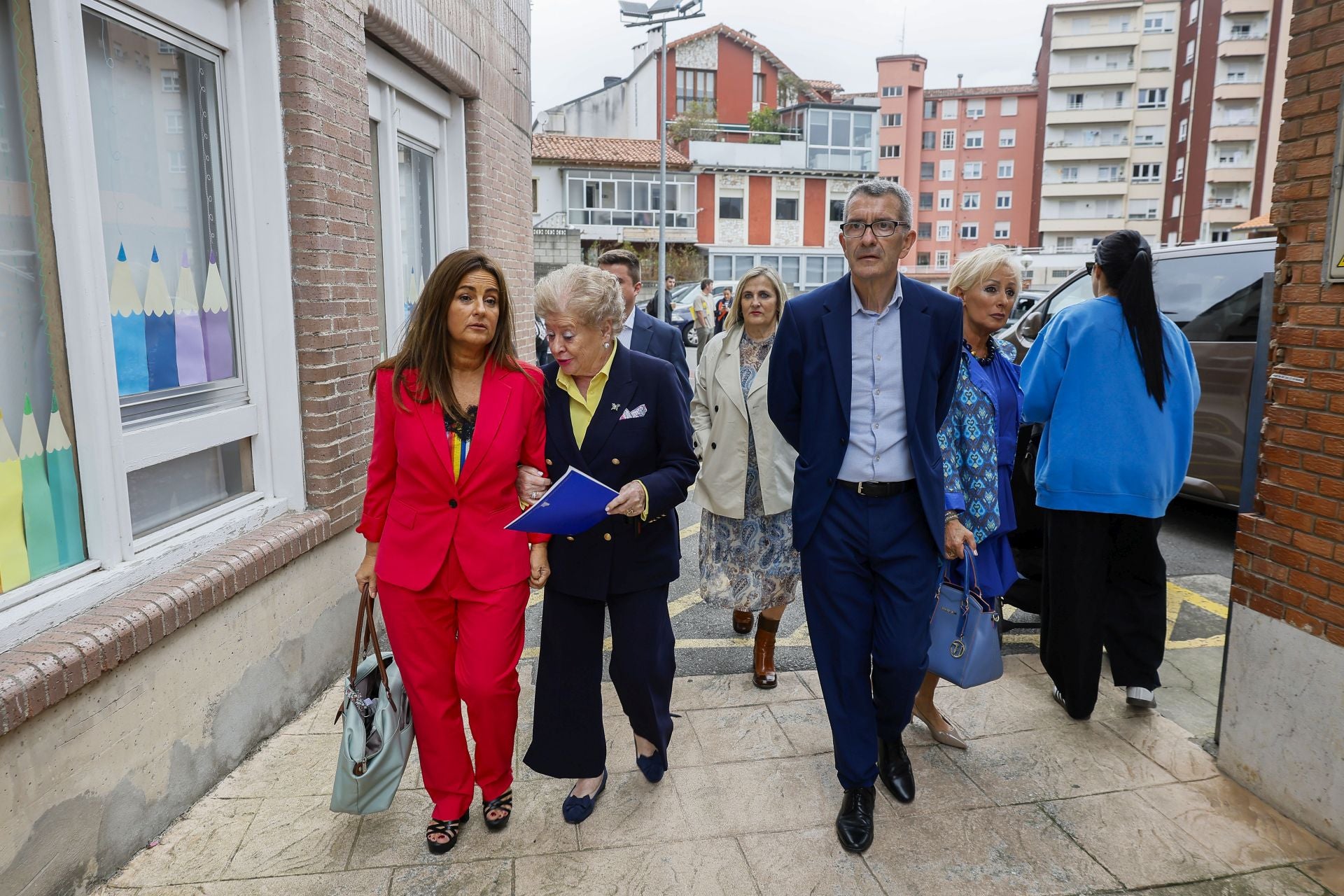 Begoña Gómez del Río, Merche Izárraga y Pedro Pérez Noriega, antes del acto celebrado este miércoles en el Asilo. 