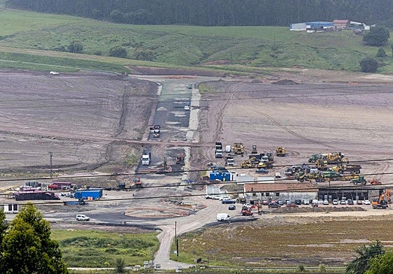 Trabajos en el futuro polígono de La Pasiega, el pasado mes de mayo.