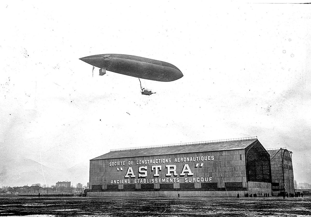 '1911-3 Astra-Torres nº 1 París. Ilustración de la sección dedicada a los dirigibles.
