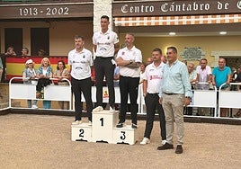 Víctor González, en lo alto del podio en Cádiz.