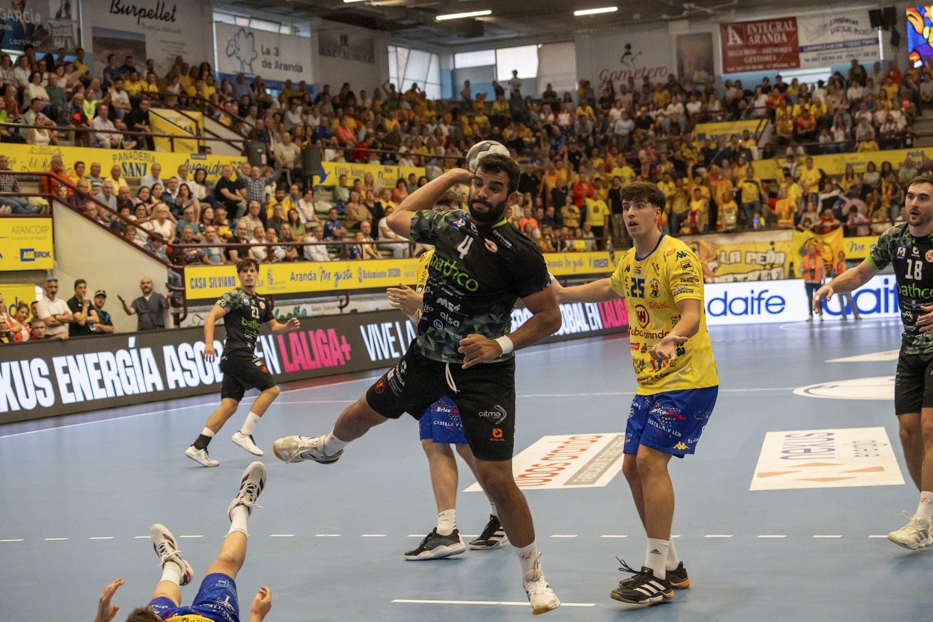 Da Silva, al lanzamiento tras superar a la defensa local.