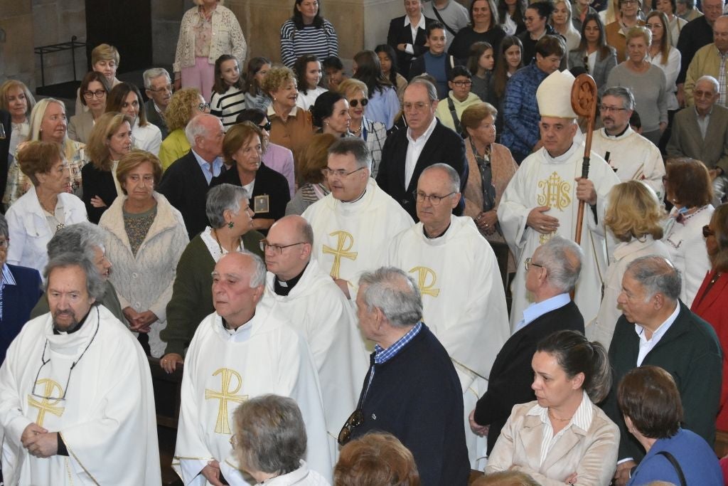 El obispo quiso estar en la conmemoración del centenario del templo y el antiguo asilo.