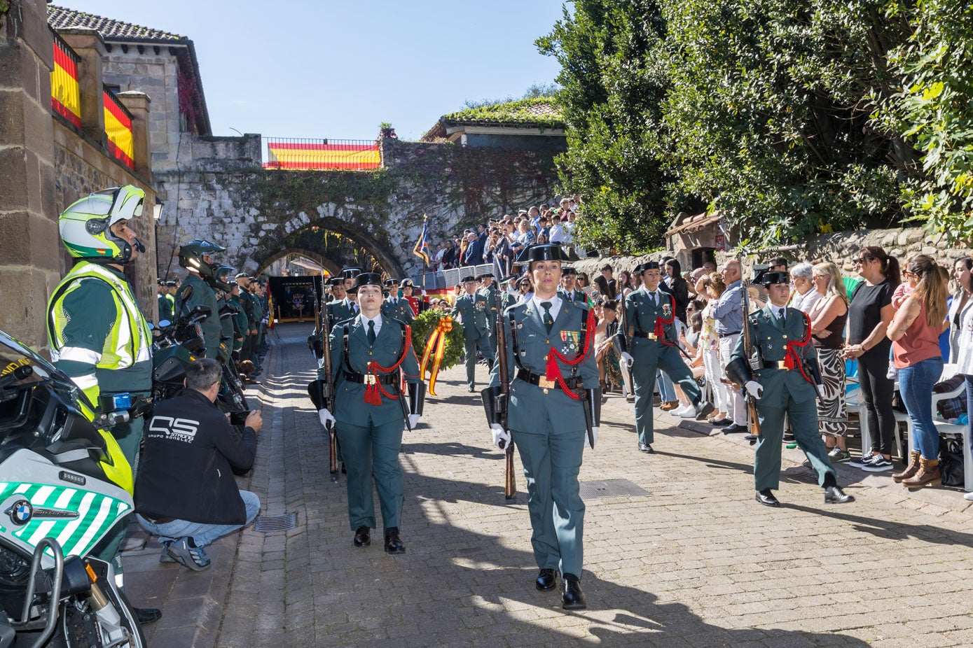 Numeroso público se trasladó hasta la villa para contemplar el acto. 
