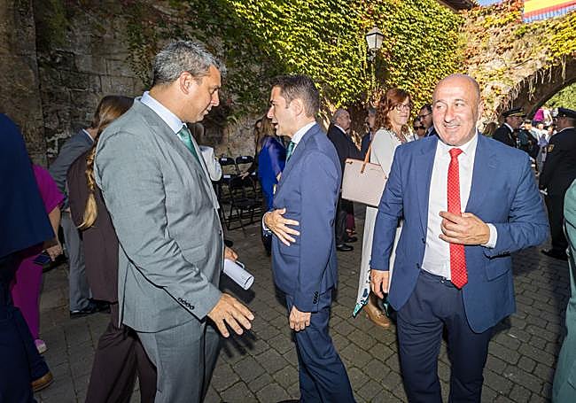Agustín Molleda junto a Pedro Casares, ayer, en Cartes.