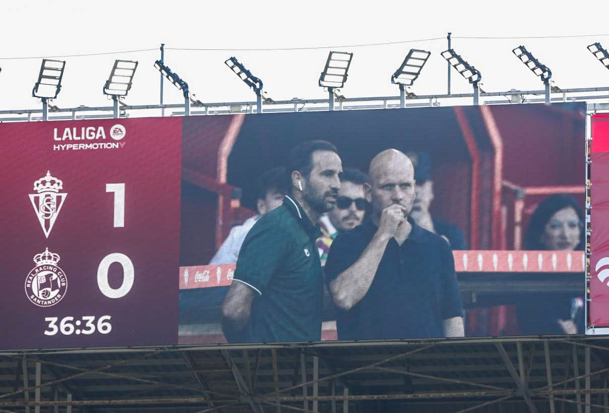 Pablo Álvarez y José Alberto, en los vídeo marcadores de El Molinón 