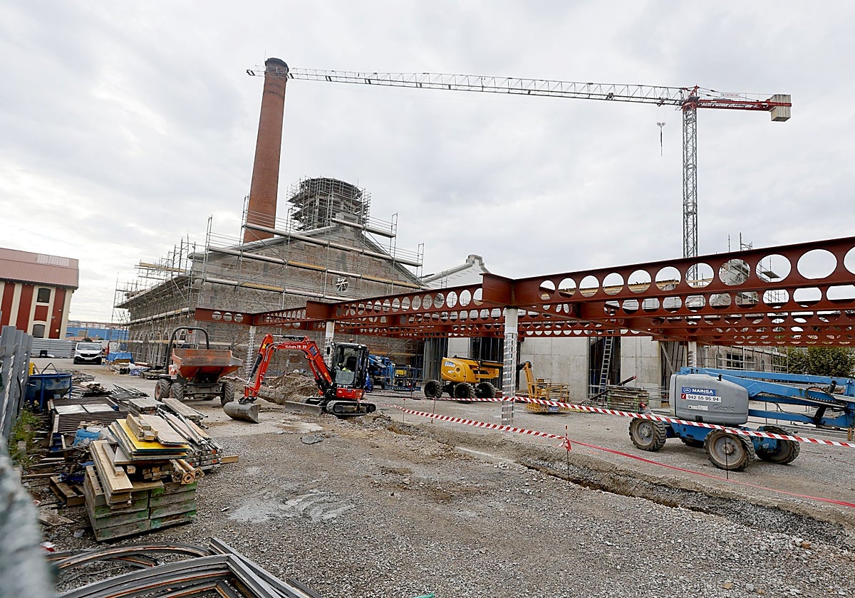 Obras de rehabilitación de La Lechera, en el marco de la segunda fase, esta semana, en Torrelavega.