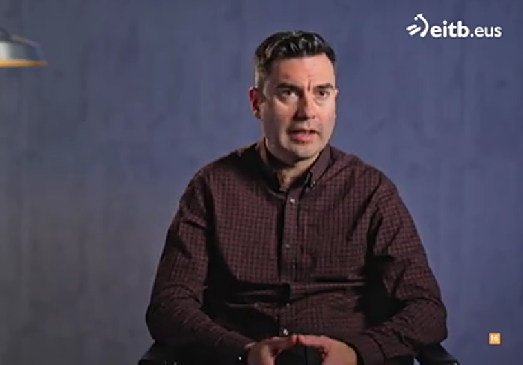 El periodista Abel Verano en un momento del programa 'Así se escribe un crimen'.