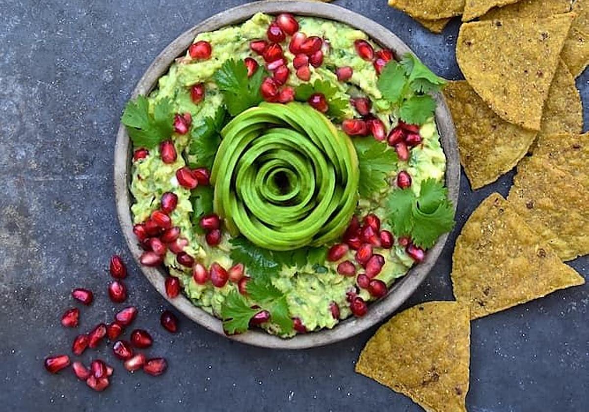 El pom pom guacamole no sólo está rico, tanbién llena tu plato de color y belleza.