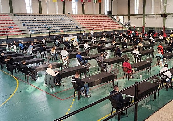 Primer examen de la oposición para cubrir tres plazas de Policía en Los Corrales.