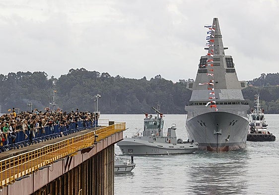 Botadura de la Fragata F-111 días atrás en Ferrol, con aportación de varias empresas cántabras.