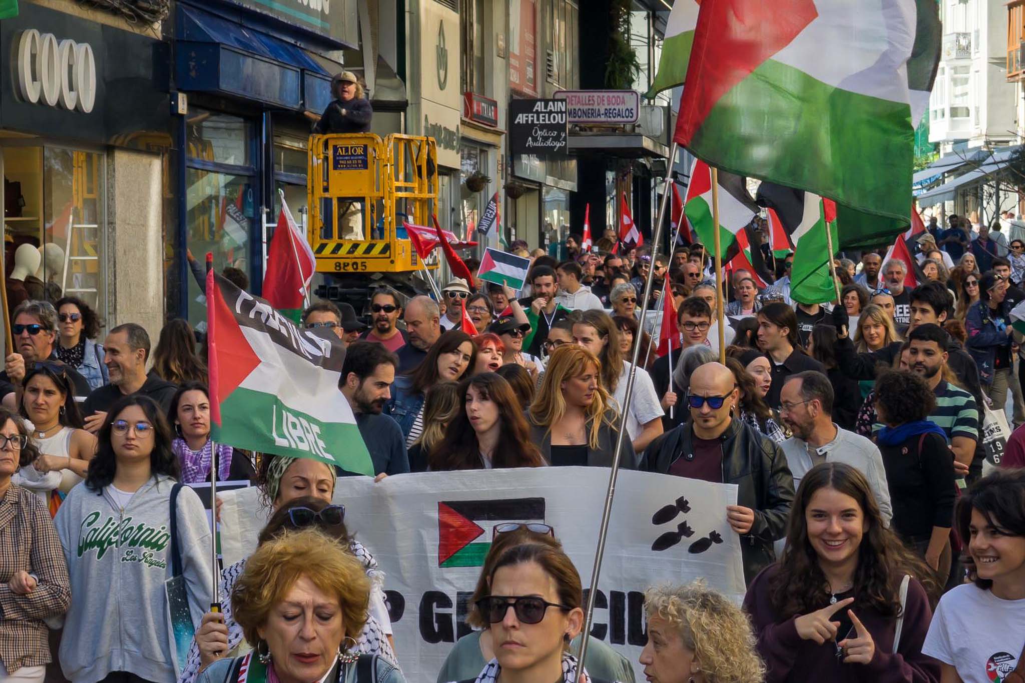 Entre otras, corearon frases como: «Era un hospital, no una base militar».