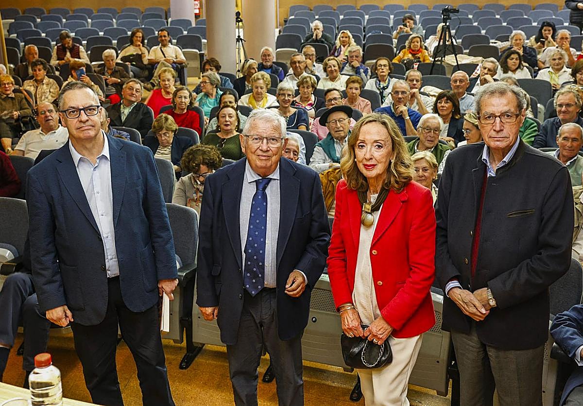 Íñigo Noriega, Fernando Jáuregui, Asunción Peña y Manuel Ángel Castañeda, esta tarde en el Ateneo.
