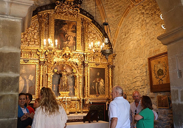 e fijaron los restos de las pinturas y se completaron las escenas a través de las sinopias existentes.