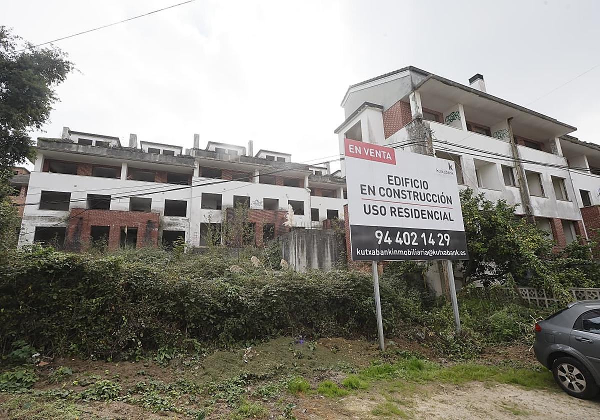 Imagen de la urbanización abandonada en el barrio de La Picota en Renedo de Piélagos donde se ha llevado a cabo la búsqueda del hombre sin éxito.