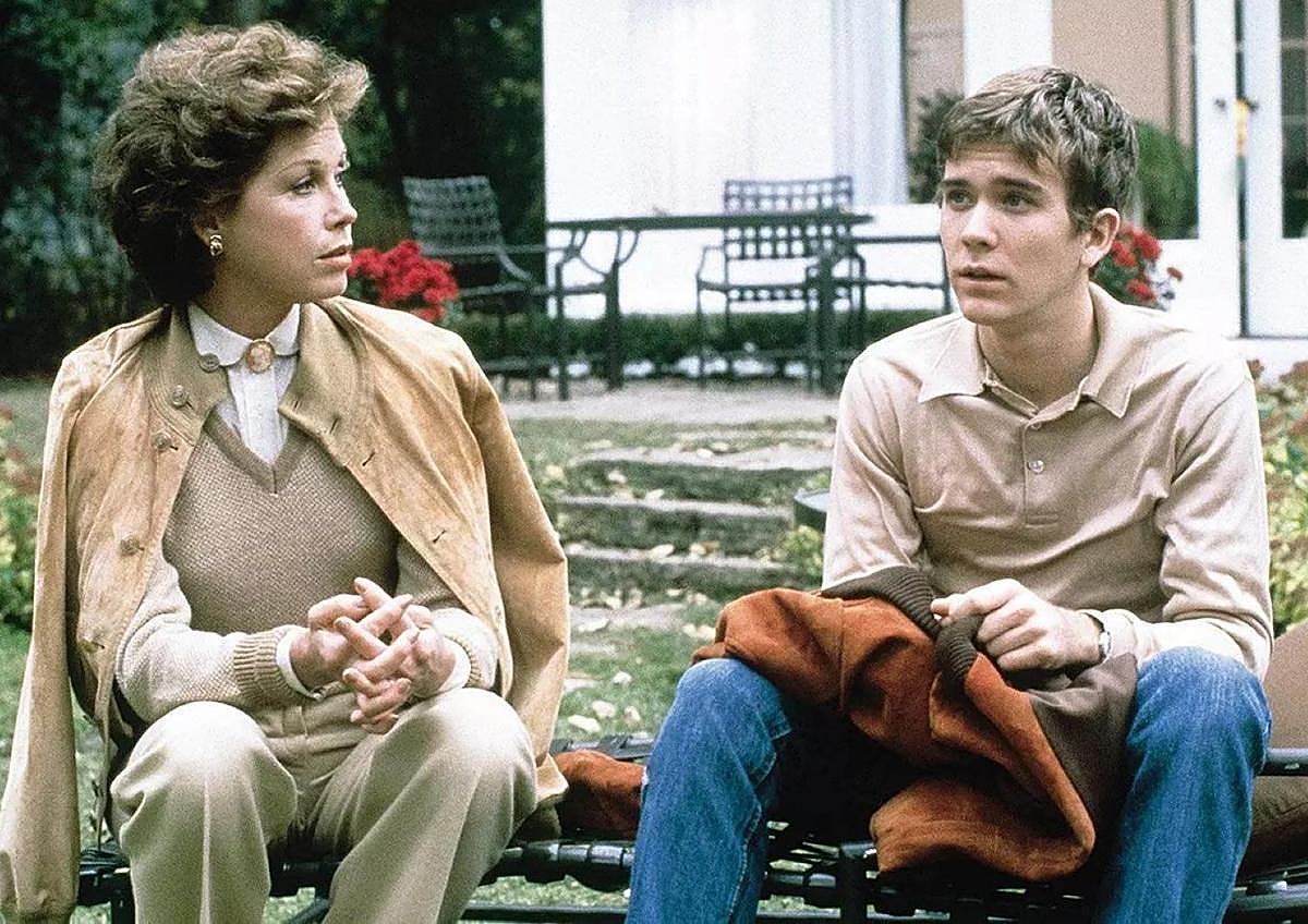 Imagen secundaria 1 - A la izquierda, escena de 'Gente corriente', dirigida por Redford. A la derecha, fotograma de 'Cuando todo está perdido'. 