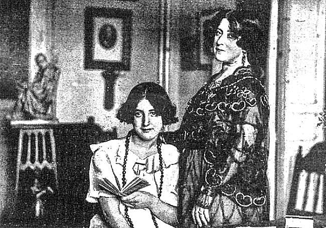 Concha Espina y su hija Josefina. La Esfera (Madrid). 17 de enero de 1920.