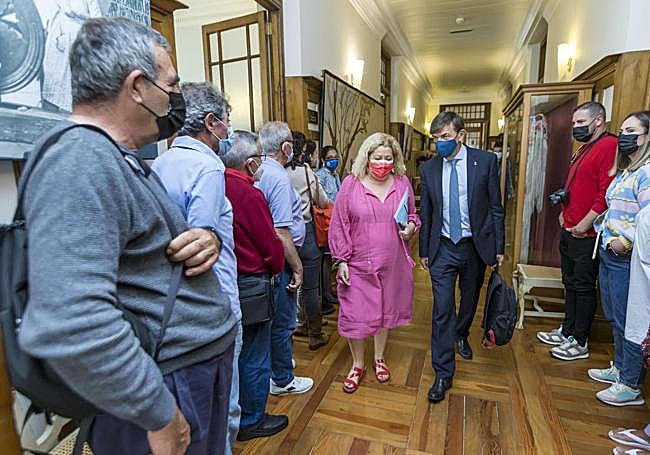 21-10-2021. Lola Sainz acompaña al rector en su primera visita a La Magdalena.