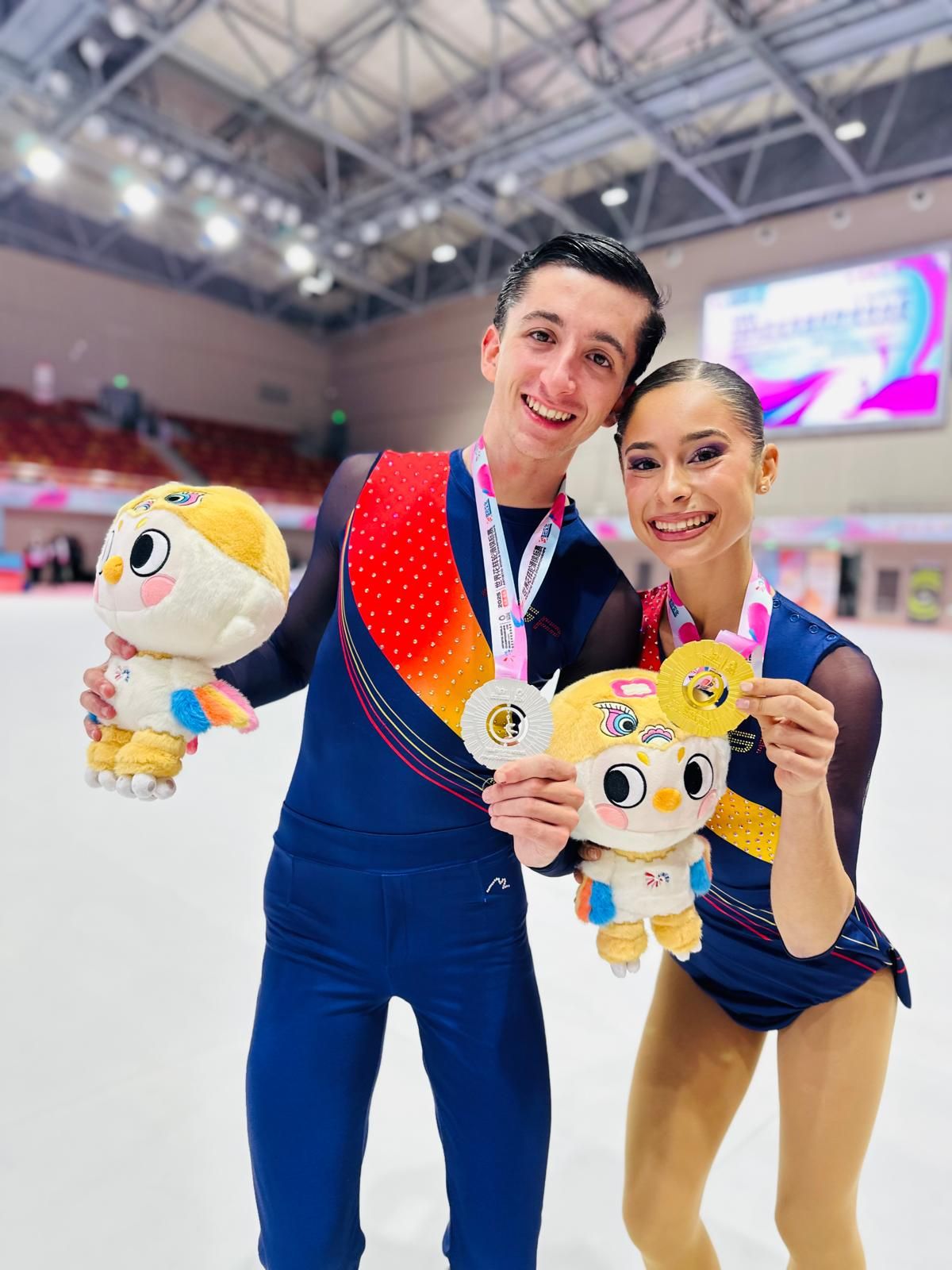 David Gutiérrez e India Rojo, con sus medallas en el Mundial.