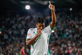 Jeremy celebra su tanto, el de la victoria