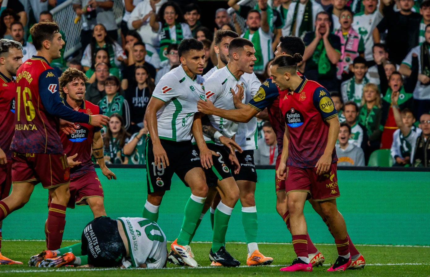 Momento de tensión tras una entrada sobre Íñigo Vicente.