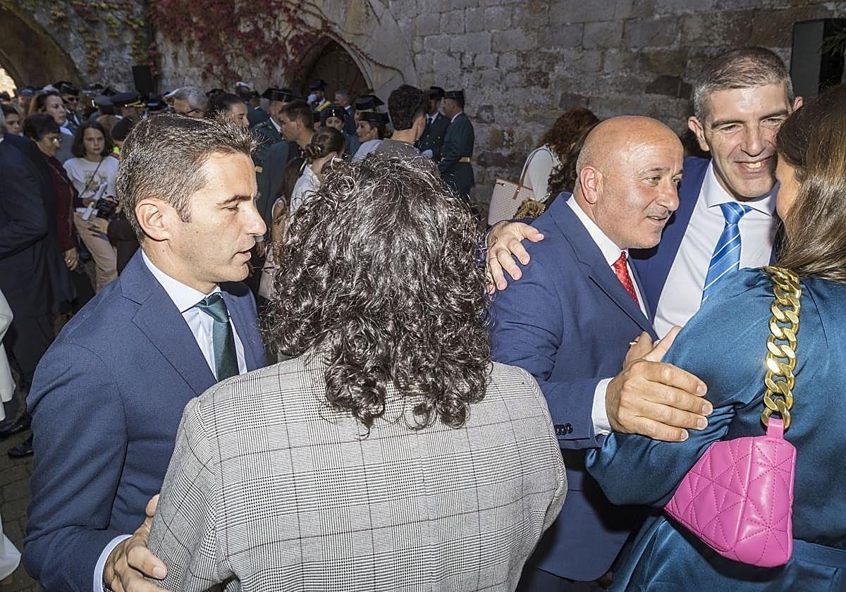Casares, junto a Agustín Molleda en el día de la celebración de los actos homenaje a la Guardia Civil en Cartes.