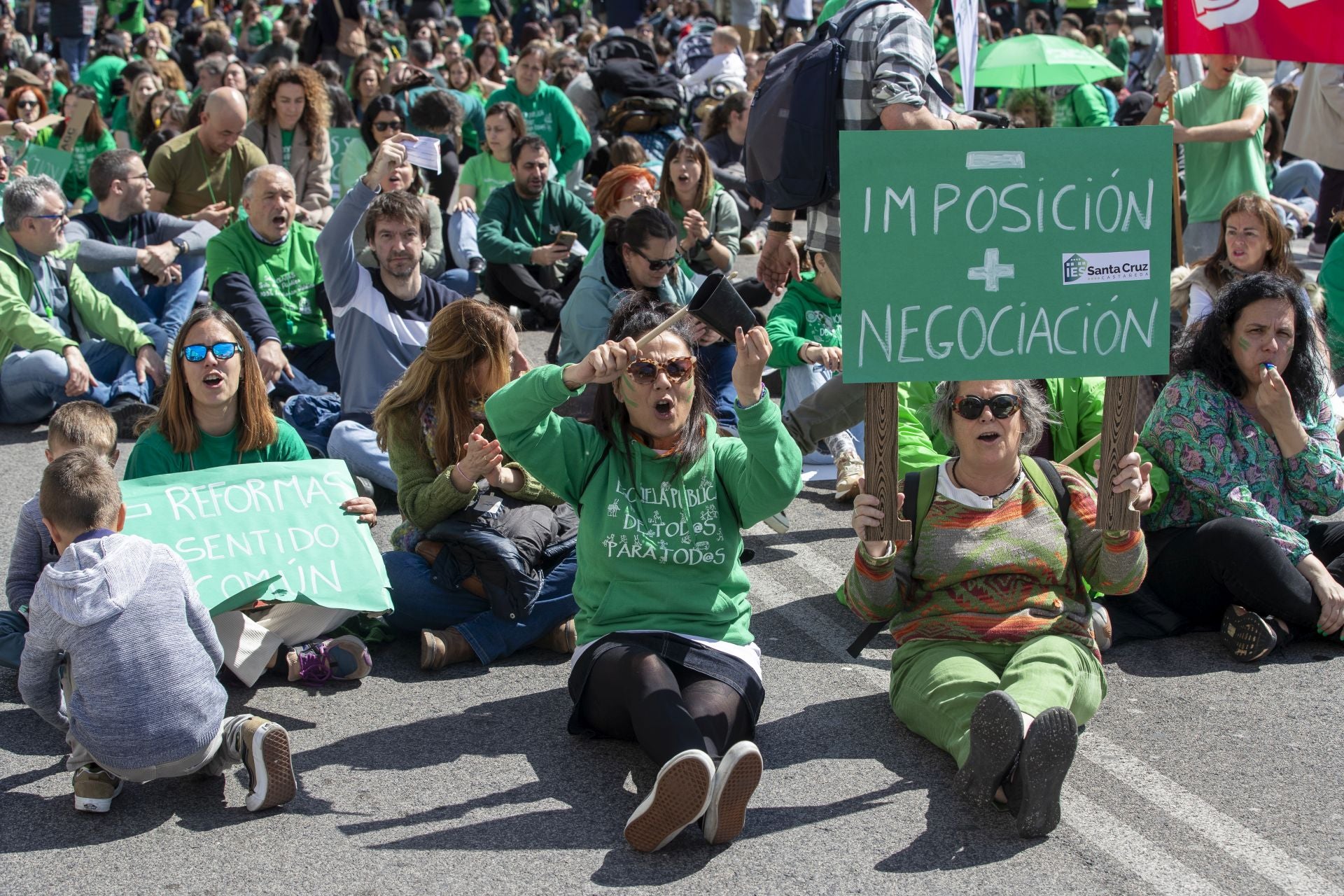 El conflicto cumplirá un año en noviembre tras once mesas de negociación entre los sindicatos y la Consejería de Educación.