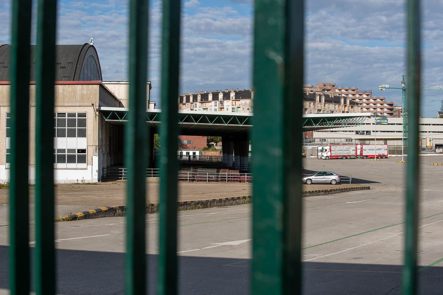 Nada ni nadie en el Mercado de Ganados. 