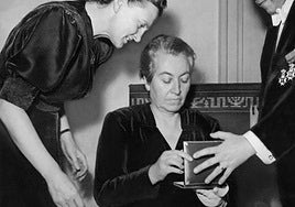Gabriela Mistral recibió el Premio Nobel de Literatura en 1945