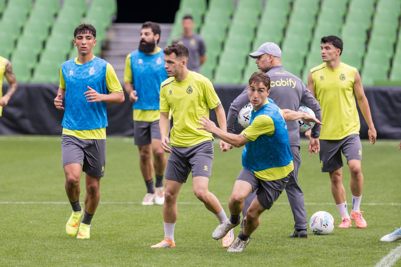Javi Castro inicia una carrera.