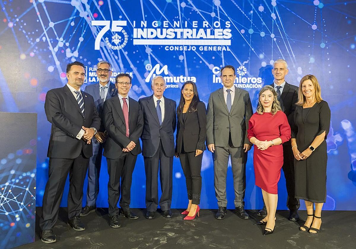 De izquierda a derecha, César Franco, Ángel Ortiz, Sergio Retamero, José Antonio Garrido, Inés Bermejo, Óscar García, Nieves Romero, Ángel Ortiz y Violeta Frías.