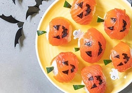 Nuestros niguiris de salmón van a quedar espectaculares en la mesa de Halloween.