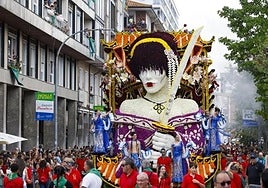 Una de las espectaculares carrozas de la Batalla.