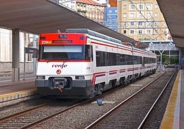 El convoy de la C1 en la estación de Santander, antes de su partida.