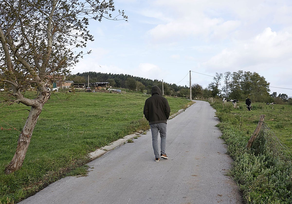 Tramo reparado del camino objeto de la polémica, en San Ramón (Torrelavega).