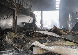 Estado que presenta la fábrica Crespo de Santoña tras el voraz incendio