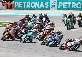 Salida del GP de Malasia disputado ayer en Sepang con Brian Uriarte en competición.