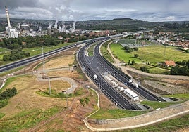 Vista aérea de la nueva Autovía A-67 en el nudo de Torrelavega.
