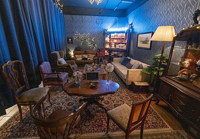 El Ambigú, espacio que da acceso a la sala, y que está pensado para presentaciones o encuentros.