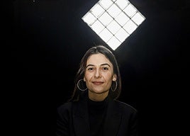 Lucía Simón Medina en su exposición en la Nave Sotoliva.