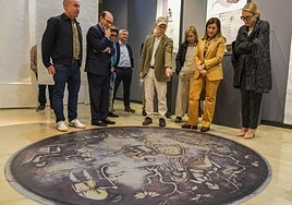 La pieza es un pequeño recipiente de plata con partes sobredoradas con oro, de 21 centímetros de diámetro.