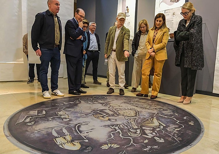 La pieza es un pequeño recipiente de plata con partes sobredoradas con oro, de 21 centímetros de diámetro.